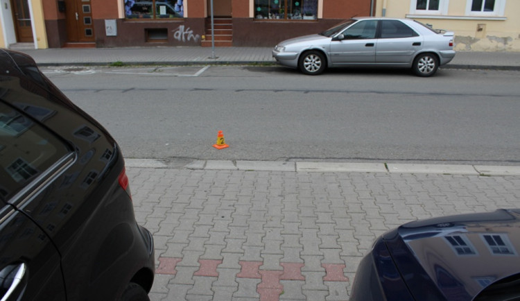 Řidič srazil cyklistu a ujel, policie teď pátrá po svědcích nehody