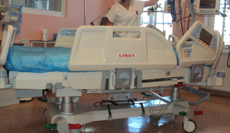 Na oddělení ARO ve šternberské nemocnici mají nová speciální lůžka