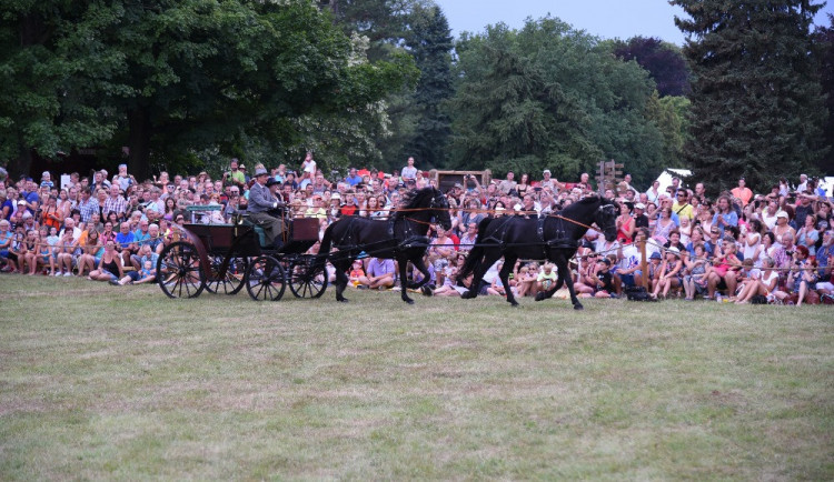 Josefkol nabídne projížďky v historických kočárech, noční show nebo mistry devatenácti řemesel