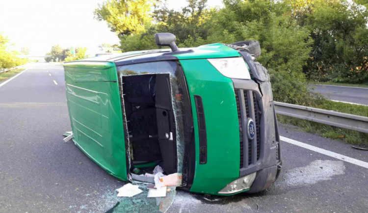 FOTO: Po nehodě dvou aut na dálnici z Olomouce na Mohelnici je provoz obnoven