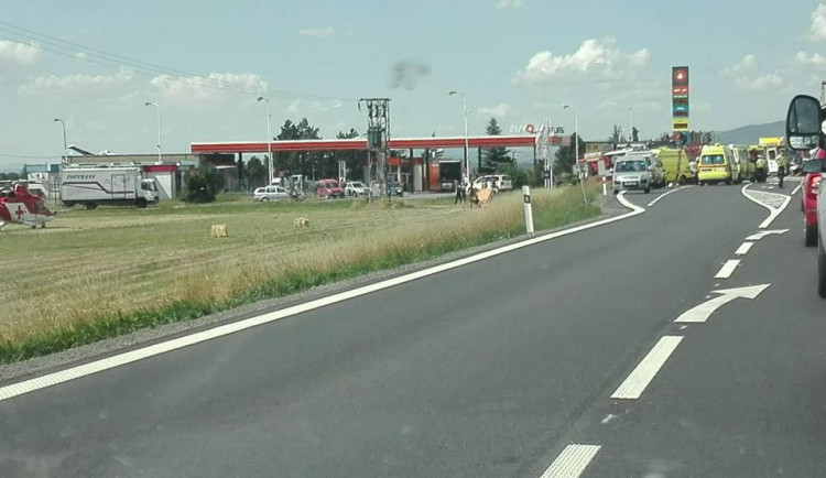 Mezi oběťmi tragické nehody u Bohuňovic je i dítě, další bylo transportováno s těžkým zraněním vrtulníkem