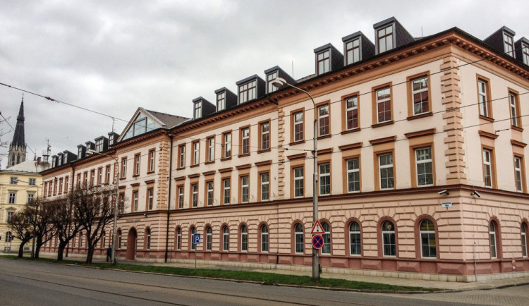 Olomoucký soud otevřel případ vraždy oběšeného policisty, který byl nalezen na periferii města