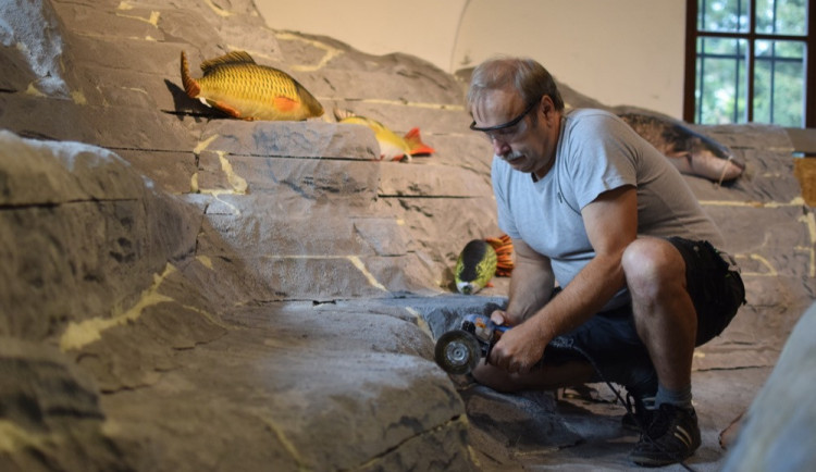 V Pevnosti poznání vyrábí nové exponáty. Vzniká pískovna s podvodním světem, vylepšuje se i model mozku