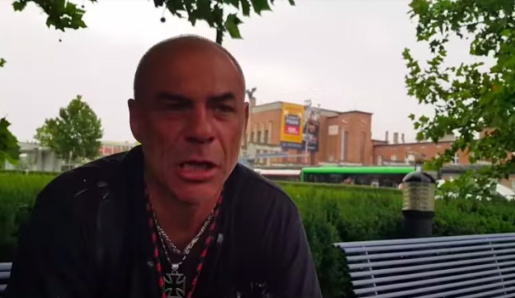 VIDEO: Mladí tvůrci natočili zpovědi bezdomovců z olomouckého vlakového nádraží. Podívejte se