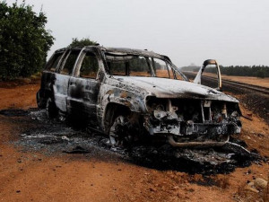 Osmnáctiletý mladík je podezřelý z poškození cizí věci, měl polít auto benzínem a zapálit ho