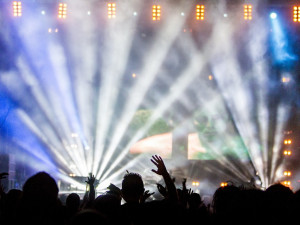 Strážníci dostali během festivalu Explosive Sounds na Pevnůstce na třicet stížností na rušení nočního klidu