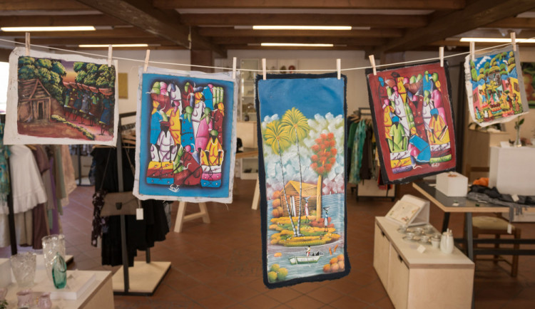 V Olomouci se budou prodávat výrobky haitských umělců. Peníze půjdou na pomoc Haiťanům