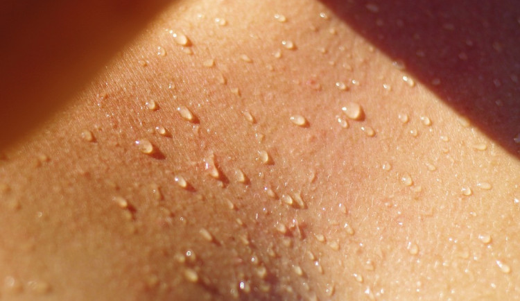 POČASÍ NA PONDĚLÍ: Teploty vysoko nad třicítkou, zaprší jen ojediněle