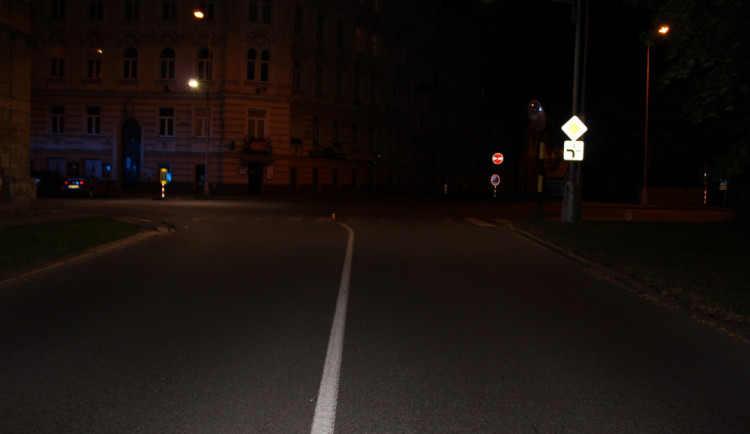Policie hledá řidiče, který v křižovatce na Komenského v Olomouci srazil chodce
