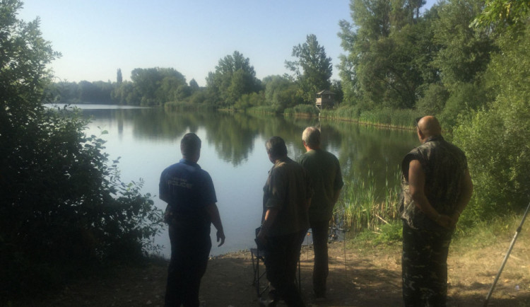 Strážníci dnes kontrolovali v Olomouci rybáře