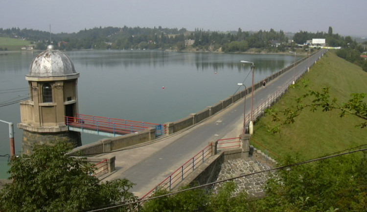 Navzdory stoupajícím teplotám se kvalita vody v plumlovské přehradě zlepšila