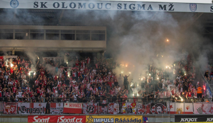 Sigma Olomouc zaplatí za nesportovní chování fanoušků na zápase se Slavií pokutu 65 tisíc
