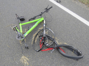 FOTO: Stav druhého cyklisty, kterého srazila dodávka u Hrdibořic, zůstává vážný