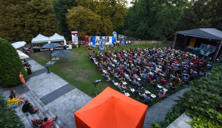 Olomoucké shakespearovské léto je v polovině, za tři dny ho navštívilo přes tisíc lidí