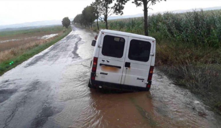 VIDEO: Bouřky zasáhly Olomoucký kraj, podívejte se, kde s následky bojovali hasiči