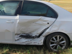 Při bouračce dvou osobních vozidel u Štarnova se zranily tři osoby