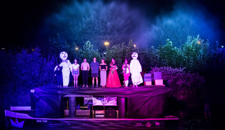 Třetí ročník festivalu Řeka má duši zve na koncert Ptakustika, divadlo nebo taneční párty