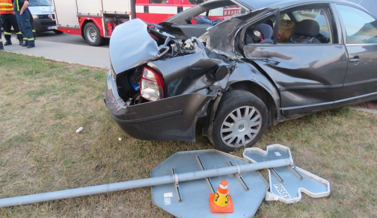 FOTO: Po střetu auta a vlaku pro zraněného letěl vrtulník