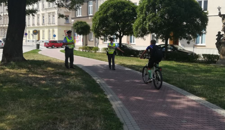 FOTO: Policisté kontrolovali, zda cyklisté nejezdí na kradených kolech