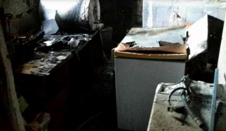 V rodinném domě začal hořet mrazák, k požáru vyrazily čtyři jednotky hasičů