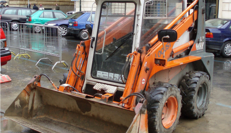 Bagrista si dopřál dvacet piv a půl litru slivovice, pak kličkoval na silnici