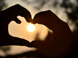 POČASÍ NA ČTVRTEK: Teploty až na 34 stupních, při zvětšené oblačnosti můžou přijít bouřky