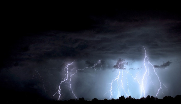 Do Česka přijdou silné bouřky, výstraha platí i pro Olomoucký kraj