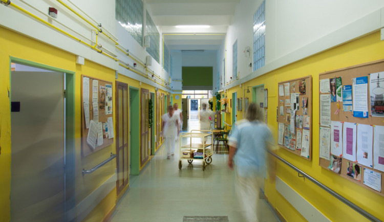 Oddělení geriatrie je už konečně ve svém, sídlí v moderní budově v areálu Fakultní nemocnice