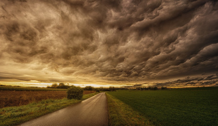 POČASÍ NA PÁTEK: Čekáme opět až 29 stupňů, místy však bude zataženo
