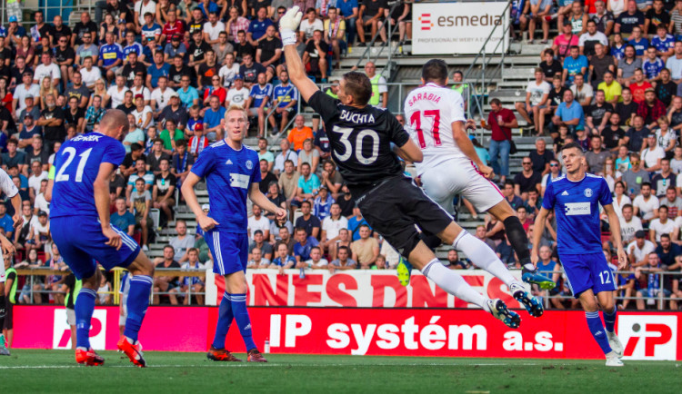 FOTOGALERIE: Celý stadion jim tleskal vestoje. Sigma ukázala, že vyhrát proti Seville není nemožné