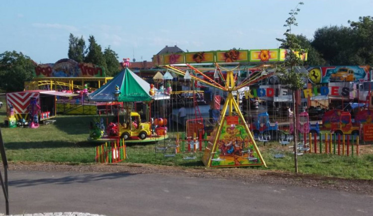 V Dubu nad Moravou se chystají hody. Zelinka & synové zde představí jediný olomoucký lunapark