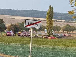 U Libivé havarovala hasičská cisterna, o život podle svědků pravděpodobně přišel hasič