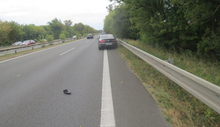 Policie pátrá po řidiči nákladního auta s návěsem, který ujel od dopravní nehody