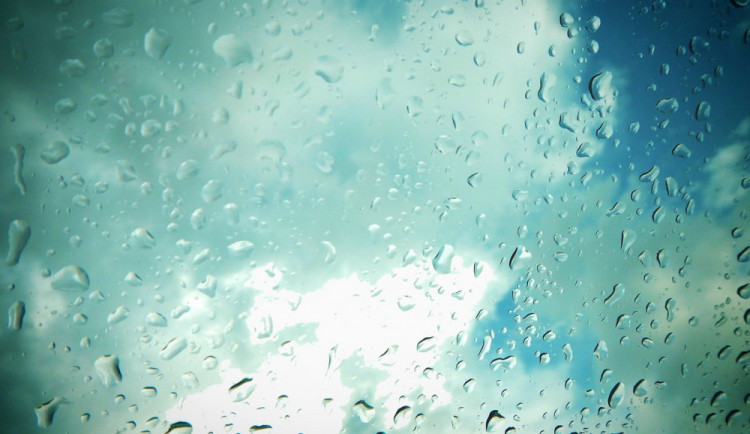 POČASÍ NA ÚTERÝ: Čekáme polojasno až oblačno a místy přeháňky