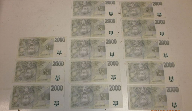 Muž našel na Dolní Novosadské v Olomouci 26 tisíc v hotovosti. Předal je strážníkům