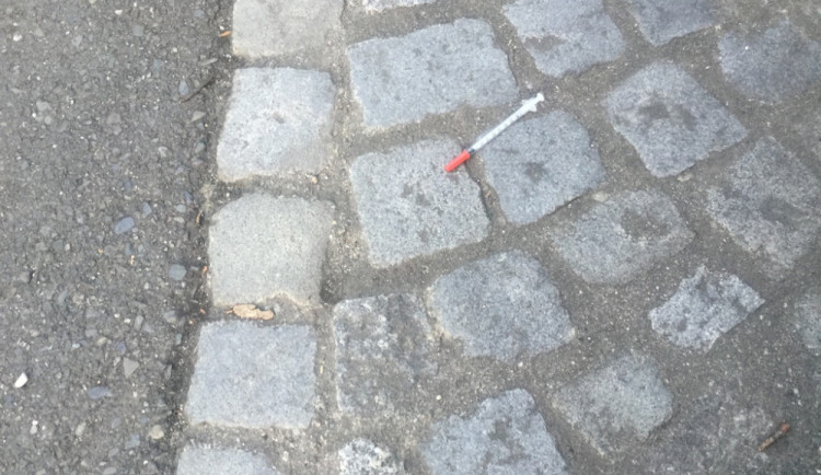 Strážníci řešili další nálezy injekčních stříkaček, tentokrát ve Štítného a Jeremenkově ulici