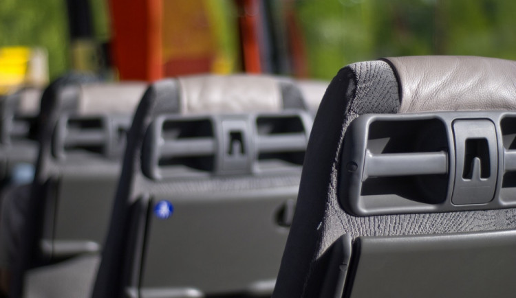 Žena ztratila v autobuse peněženku s jedenácti tisíci, poctivý nálezce se zatím nepřihlásil
