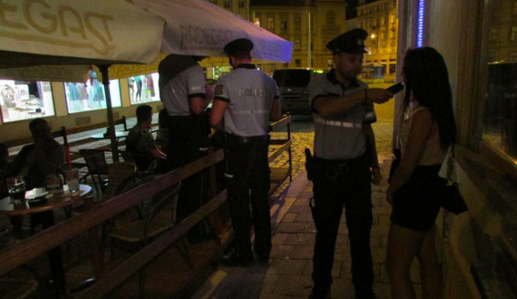 Policie bude v rámci akce HAD systematicky kontrolovat až do konce roku bary a restaurace
