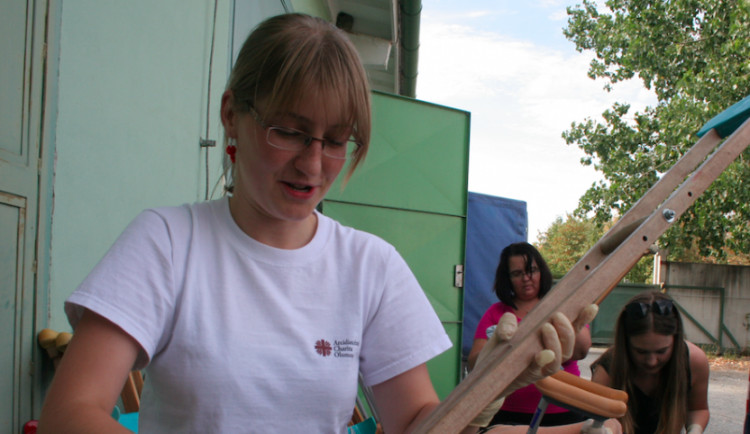 Olomoucká charita naplnila kontejner pro Zambii, zbývá sehnat peníze na přepravu do Afriky