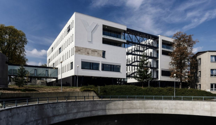 FOTO: Ve Fakultní nemocnici Olomouc byla otevřena nová budova interny. Stála 398 milionů korun