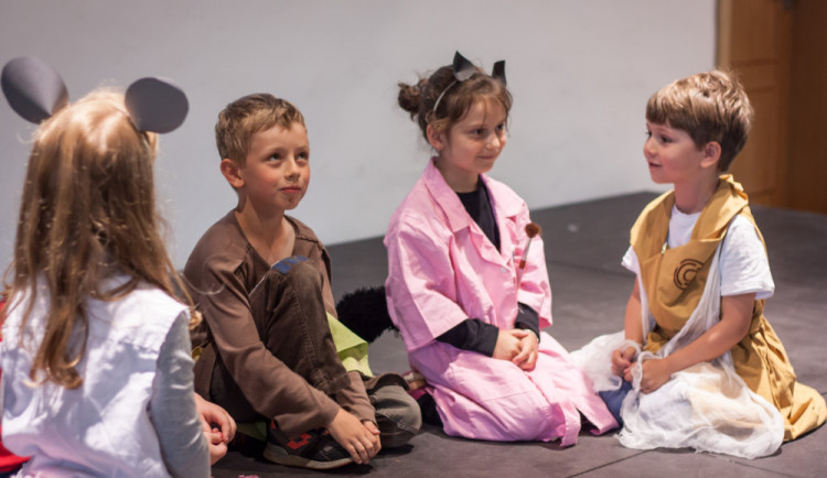 Máte doma zvídavé děti? Přihlaste je na vědecké kroužky a dětskou univerzitu Pevnosti poznání