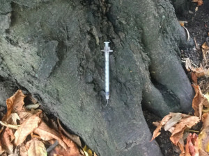 Strážníci ve středu na čtyřech různých místech v Olomouci sbírali injekční stříkačky, i poblíž školy Hálkova