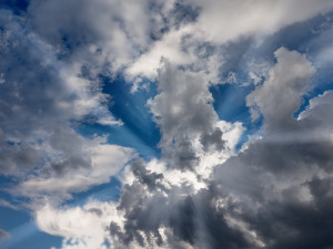 POČASÍ NA PÁTEK: Čekáme jasno až polojasno a teploty do sedmadvaceti stupňů