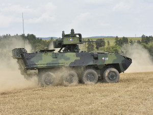 Střelba bojových vozidel na Libavé, při které byli zraněni dva vojáci, se bude projednávat v září