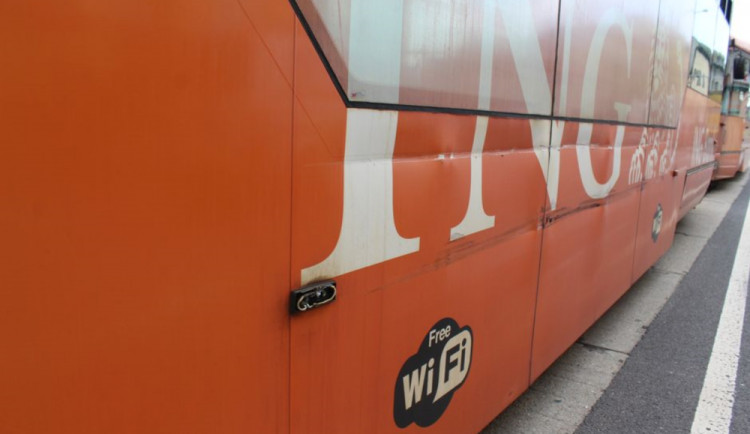 V Olomouci se srazilo nákladní auto s tramvají