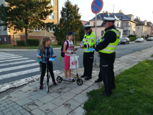 FOTO: Celý týden probíhala u škol policejní akce „Zebra se za Tebe nerozhlédne!“