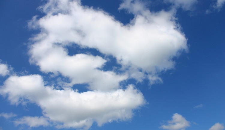 POČASÍ NA NEDĚLI: Čeká nás příjemný den, bude polojasno a okolo čtyřiadvaceti stupňů