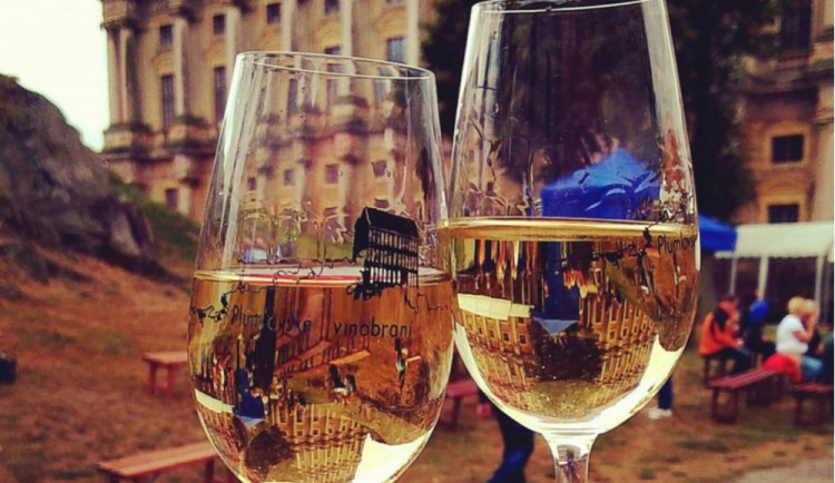 Plumlovské Vinobraní nabídne kromě koštu vína i koncerty Jaroslava Uhlíře nebo Arrhythmie