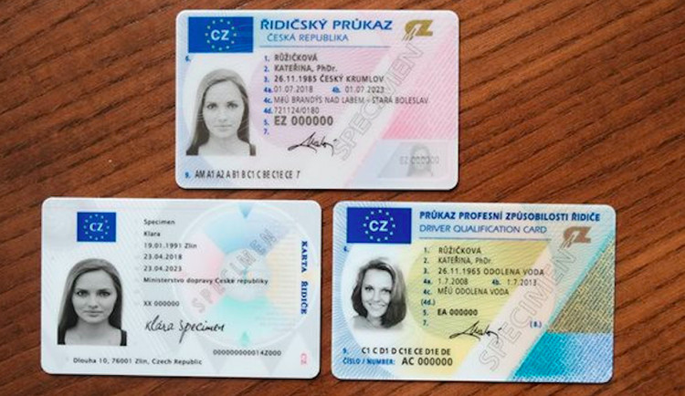 Více než čtvrt milionu lidí si musí do konce roku vyměnit řidičský průkaz