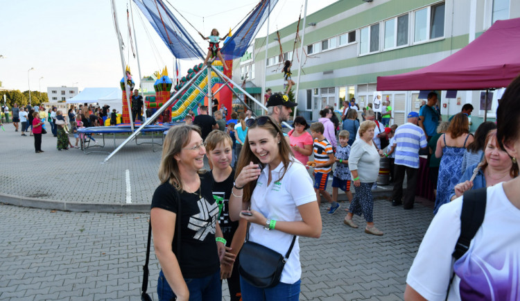 Skákací hrady, Hamleti a ohňostroj. Oslavy v M.L.S. Holice probíhaly ve velkém stylu